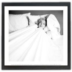 Marilyn Monroe in bed