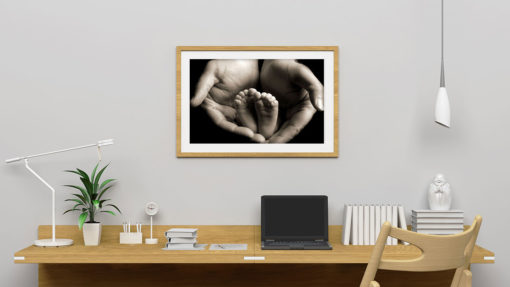 Babyfeet in hands - Bild 3