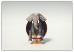 Elefant i retro stol
