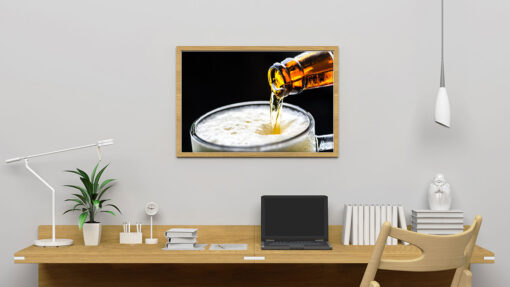 Glas med kall ÖL på gång