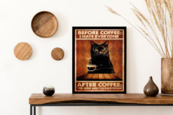 Svart katt dricker kaffe 30x40cm med ram