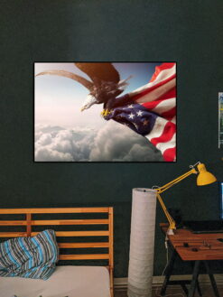 Alternative view of Örn flyger med Amerikanska Flaggan