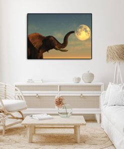 Alternative view of Elefant med snabel mot Månen