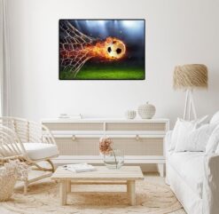 Alternative view of Fotboll genom nätet med eldsflammor