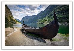 Alternative view of Viking båt på stranden poster