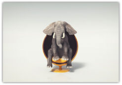 Elefant i retro stol