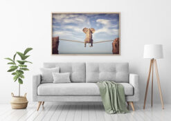 Elefant sitter på rep mellan bergen Poster - Bild 3