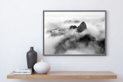 BERGSTOPP I MOLNEN poster 50x70cm