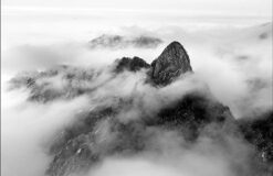 Alternative view of BERGSTOPP I MOLNEN poster 50x70cm