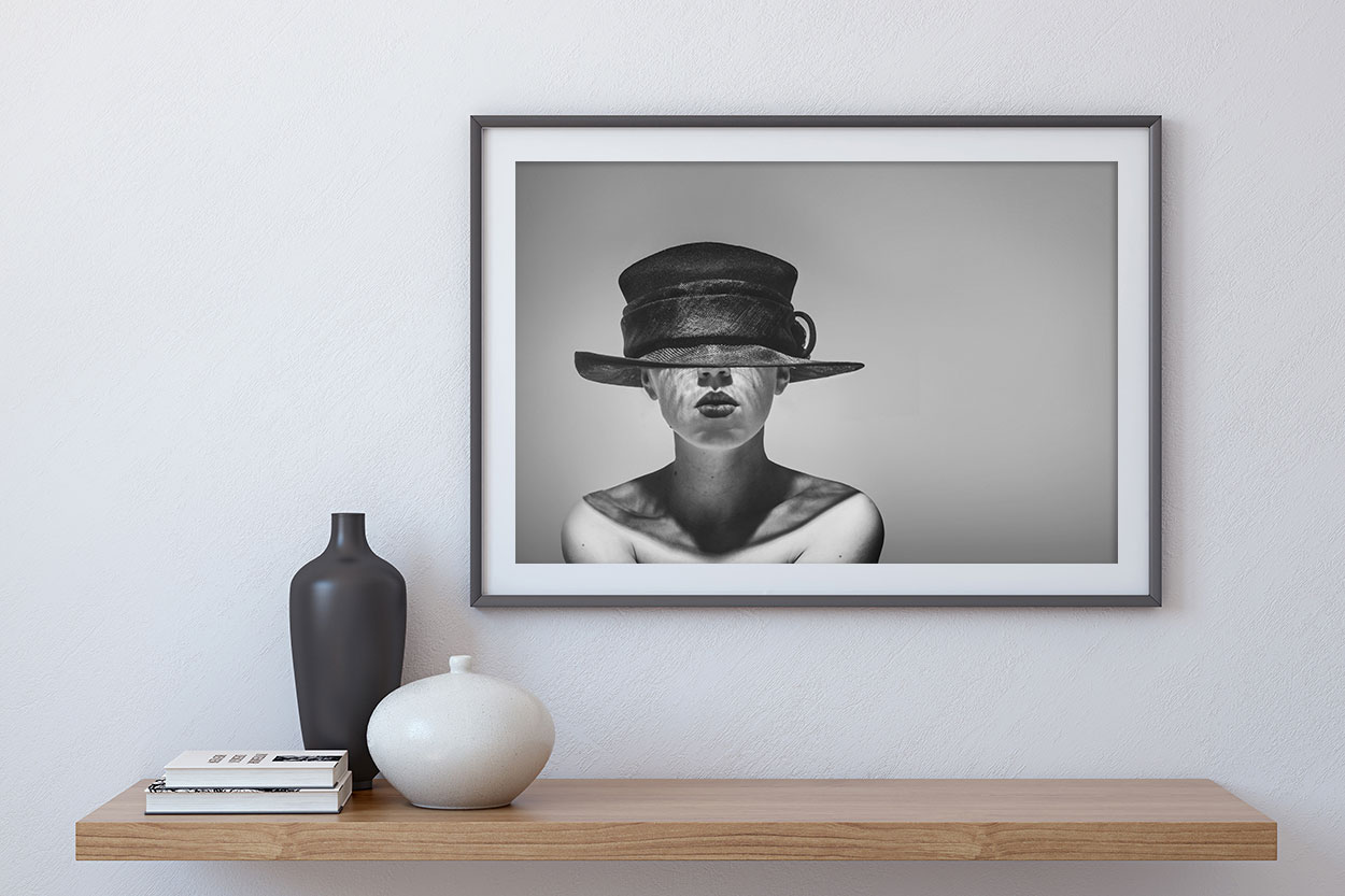 Lady with dark hat poster - Bild 3
